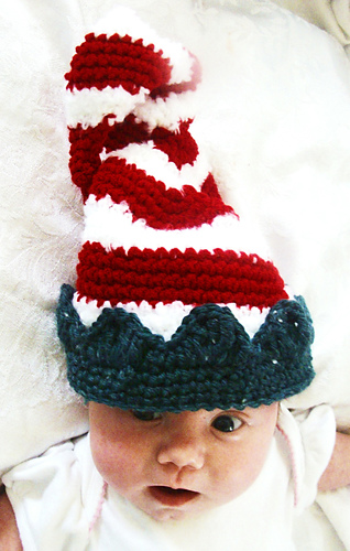 Full_elf_hat_medium