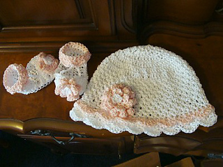 450_hat_and_booties_small2