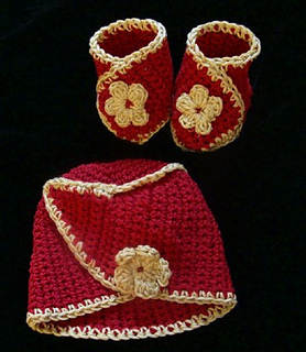 Red_and_gold_hat_and_booties_small2