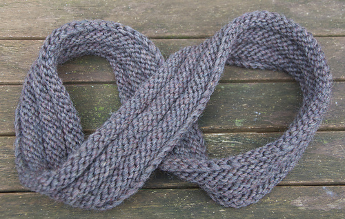 Mobius_cowl_grey1_medium