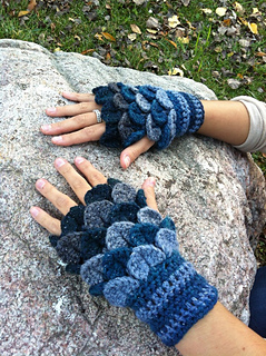 Ravelry: Crocodile-Stitch Fingerless Gloves 2! pattern by ...