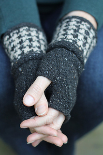 Houndstooth_wristies_fg_small2