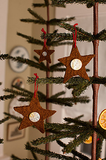 Felted-gingerbread-ornaments7_small2