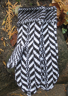Ravelry: Traditional Lithuanian Pattern Mittens pattern by Sonata Eidikiene