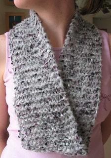 Year_round_gray_scarf_on_cecily_small2