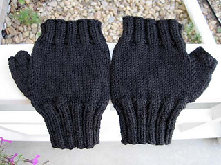 Mens_fingerless_mitts_for_eb_outside_res_small2