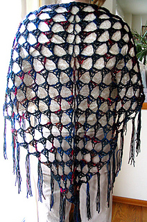 Easy_crochet_shawl_indoors_fix_small2