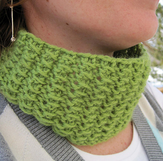 Lazy_afternoon_cowl_on_c_front_side_small2