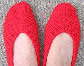 Ballet_style_slippers_from_top_better_crop_res_fix_small2