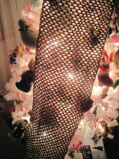 Liquid_gold_chain_mesh_scarf_on_tree_small2