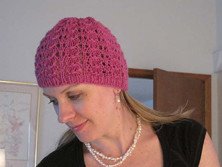 Pinky_s_wings_beanie_deep_rose_on_c_small2