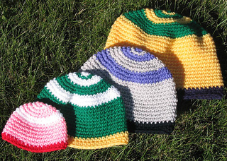 Festive_occasion_hats_crochet_on_grass_small2
