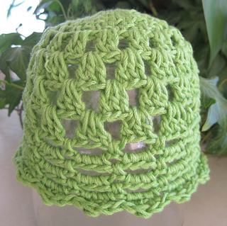 Pretty_little_baby_hat_green_1_small2