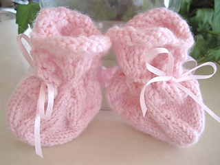 Scalloped_lace_baby_socks_pink_for_set_small2