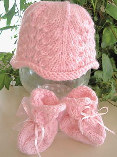 Lacy_baby_hat___socks_pink_set_small2