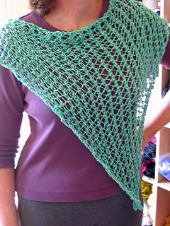 Hole-y_triangle_scarf_aqua_1_small2