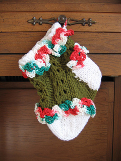 Ruffled_lace_baby_stocking_2_small2