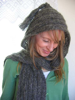 Hooded_soft_scarf_on_c_1_small2