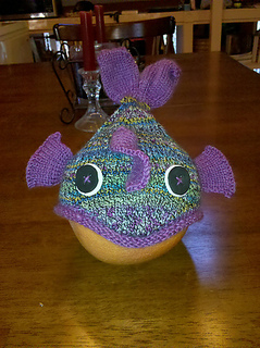 Rainbow_fish_hat_front_small2