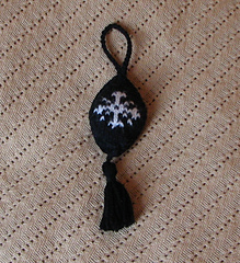 Gothicyulepomanderhanging2_small
