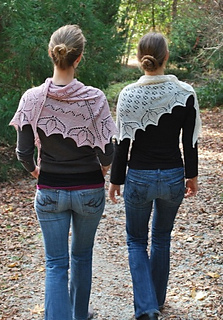 Lotusshawl-w-walking3_small2