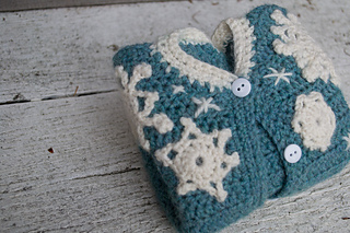 16-snowflake-baby-sweater-crochet02_small2