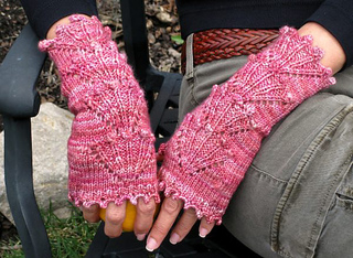 Dogwood_mitts_detail_2_resized_small2