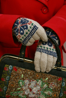 Elegantcoatgloves_photo1_small2
