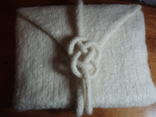 2nd_bag_with_josephine_knot_small2