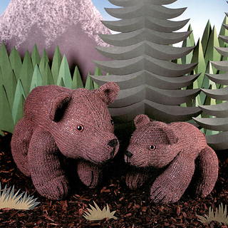 Knitted_grizzly_bear_mother_and_cub_small2