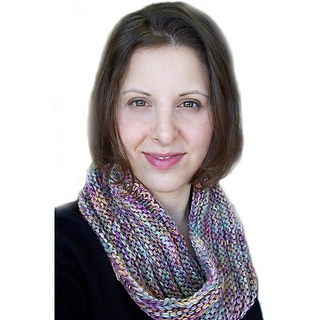 Manos_silky_wool_easy_mobius_cowl_modeled_square_jpg_small2