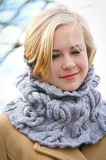 Chic_mega_cowl_closeup_the_knitting_vortex_small2