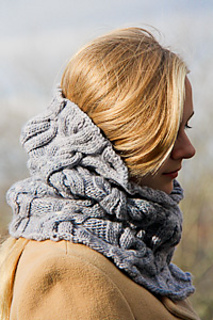 Chic_mega_cowl_side_view_the_knitting_vortex-2_small2