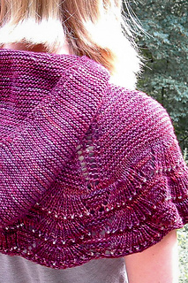 Escallop_capelet_closeup_the_knitting_vortex_small2