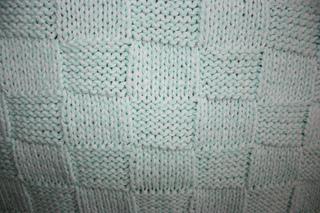 Mary_maxim_baby_blanket_-_close_up_small2