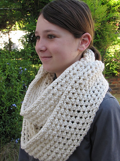 Hints_of_snow_cowl_1_small2