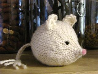Knitted_mouse_small2