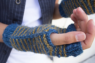 Terra_ruby_crest_hat_and_mitts_kristen__1__small2