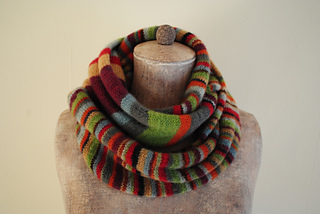 Stripes_and_stripes_cowl_small2