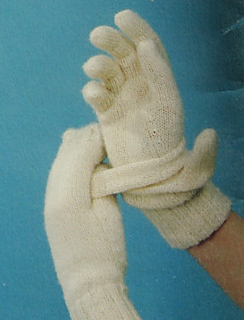 Patons__430_glove-mitt_small2