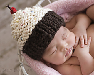 Momma_s_cupcake_hat_small2