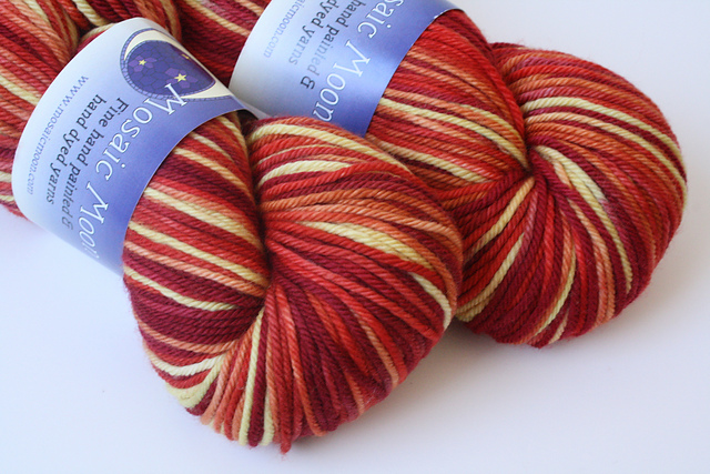 Mosaic Moon "Sweet Flora Peach" on Kona Aran Superwash Mosaic Moon "Sweet Flora Peach" on Kona Aran Superwash
