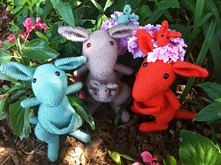 Mob_of_kangaroos_small2