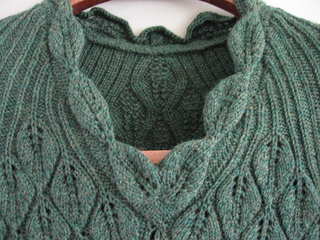Galway_heathers_leaf_lace_tunic_collar_close_up_small2