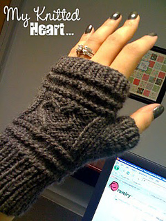 Heart_you_fingerless_gloves_small2