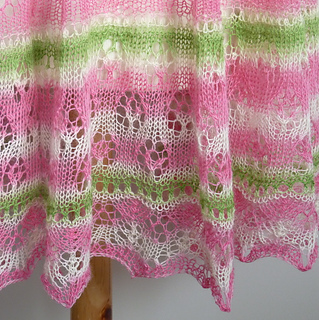 Field_of_flowers_and_daisy_lace_small2