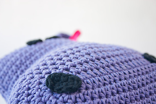 Hippo_pillow_02_small2