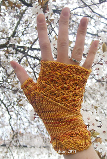 Gold_hester_right_hand_blossom_small2