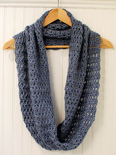 Crochet_infinity_scarf_pattern__1_of_5__small2