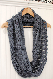 Crochet_infinity_scarf_pattern__2_of_5__small2